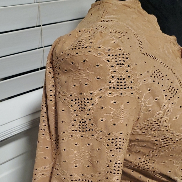 URBAN Romantics Long Sleeve Tan Lace Crop Top - Picture 5 of 8